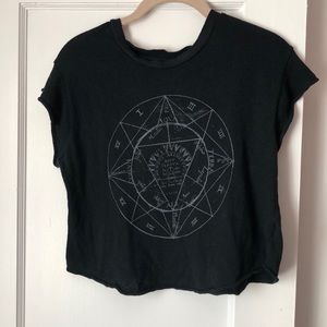BRANDY MELVILLE GRAPHIC TEE!